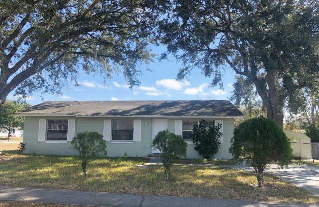 DELTONA LAKES CUTE STARTER HOME