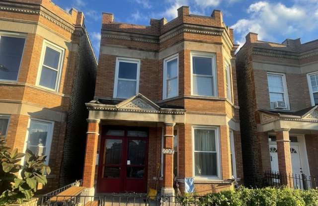 2107 W Coulter Street unit: 1R