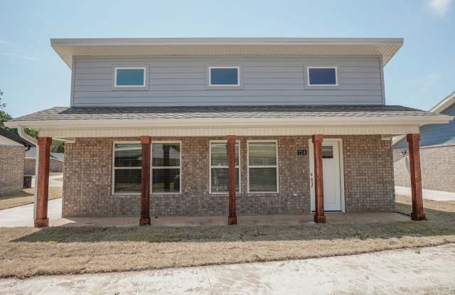 2 Bed 2 Bath Cottage!