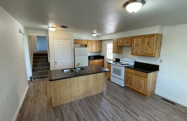 Beautiful 4-Bedroom Home in Desirable Holladay Neighborhood