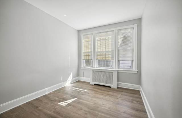 Newly Renovated 5BR/2BA Brownstone, Washer/Dryer
