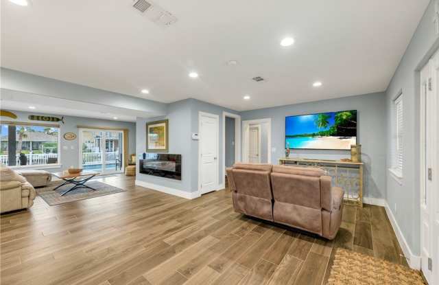 318 Mustang Boulevard