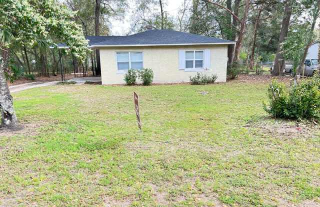 Cottage Home in Seminole Manor