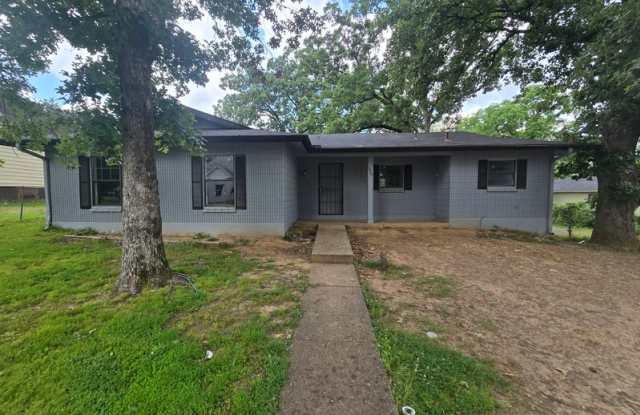 1320 Abigail St