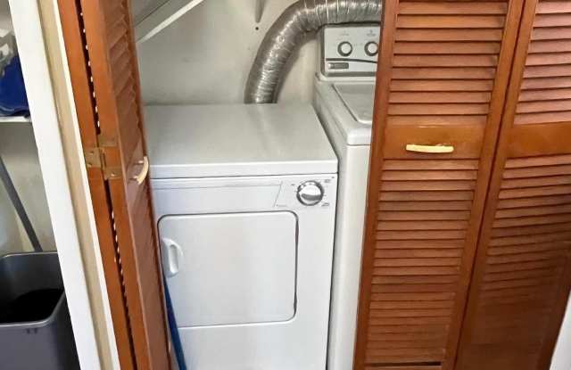 615 WEST Avenue unit: 2Nd Floor