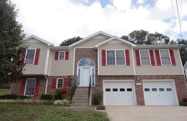 1027 Hedge Apple Dr - 1027 Hedge Apple Drive, Clarksville, TN 37040