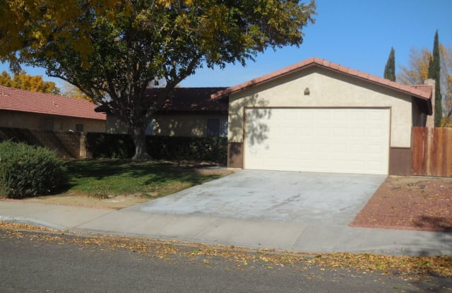 ***1305 EAST LINCOLN AVENUE - 1305 Lincoln Ave, Lancaster, CA 93535