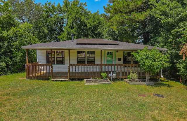 Charming 3 Bed 1.5 Bath home walkable to campus