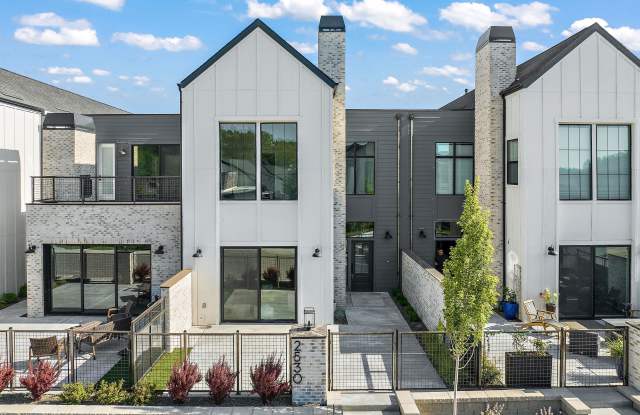 2530 W Iron Coop St - 1