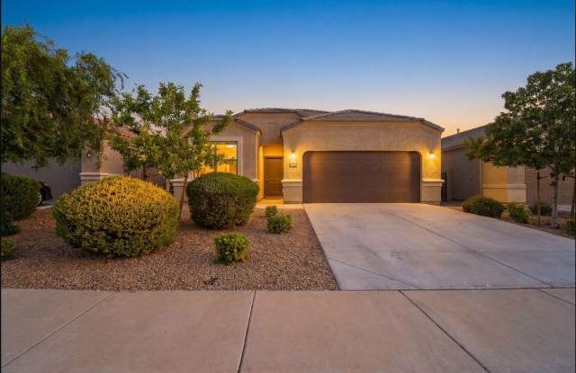 Stylish 3BR Home with Granite Counters + Community Parks & Splash Pads