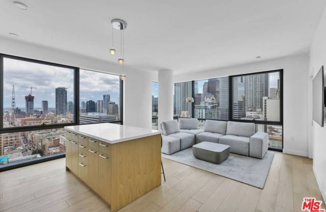 Photo of 400 S Broadway unit: 2410