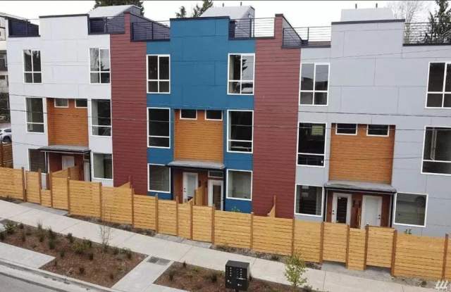 Photo of 1406 N 95th St