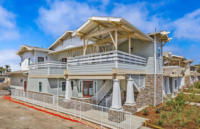 Coastal Comfort: Stylish 3-Bed, 2-Bath Townhome in the Heart of Oxnard!