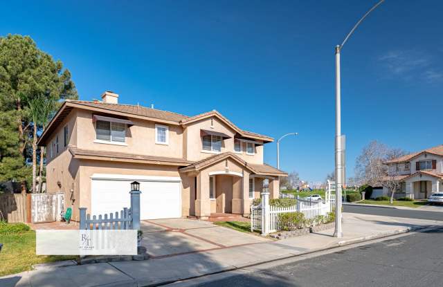 Riverside 4B/2.5B Close to UCR