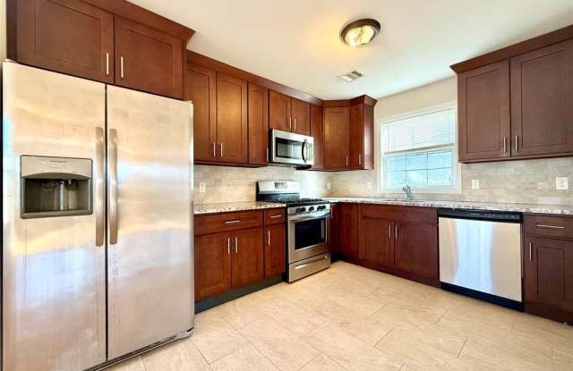 623-625 Magnolia Avenue 2