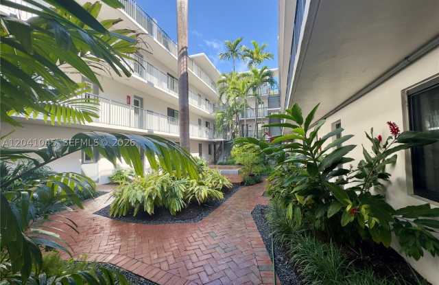 3242 Mary St