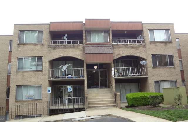Photo of 430 GIRARD Street unit: 101