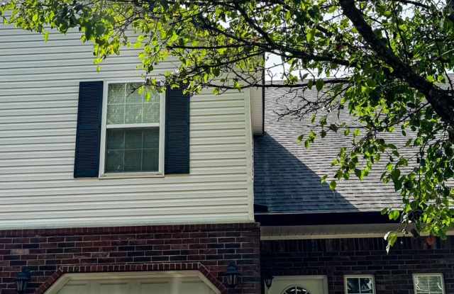 2 Bedroom, 2.5 Bathroom Condo near Downtown Fayetteville - 1x Car Garage + All Appliances Provided!