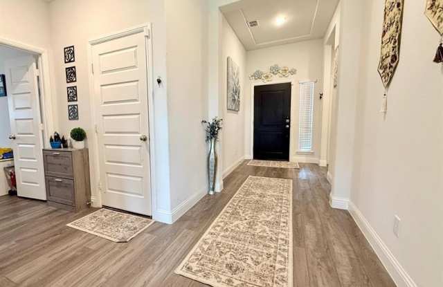 2211 Grassland Avenue