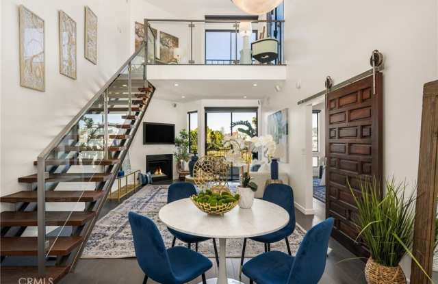 Photo of 660 N Sweetzer Avenue