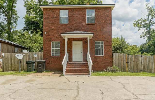 1521 Russell Street