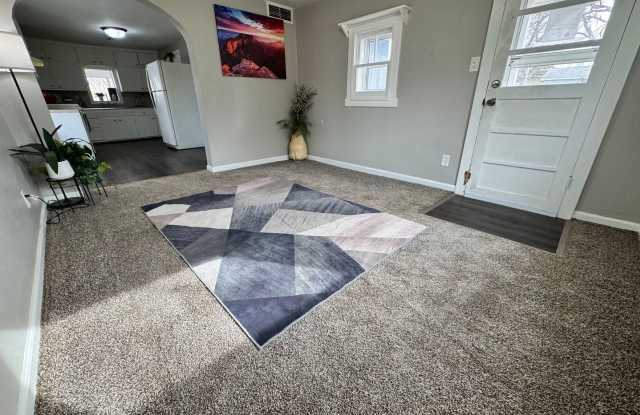 2 bed, 1 bath home for rent in Waterloo