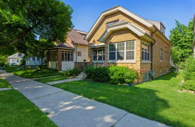 Photo of 2753 S Adams Ave