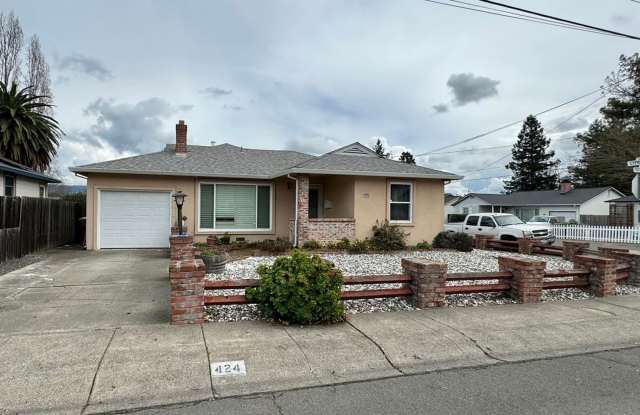 Centrally Located Three Bedroom Napa Home - 424 Foothill Boulevard, Napa, CA 94558