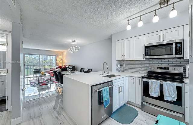 2228 N Cypress Bend Dr