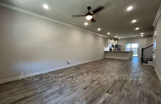 3205 Southwest Hillstone Avenue