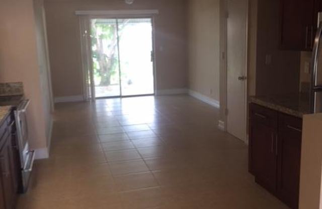 2726 Northeast 5th Avenue