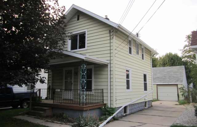 401 Paris Ave