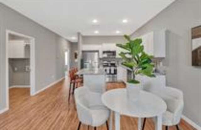 718 South Laclede Court - 100