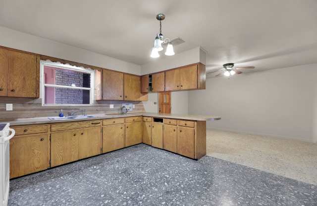 Charming Home in Central McAllen!