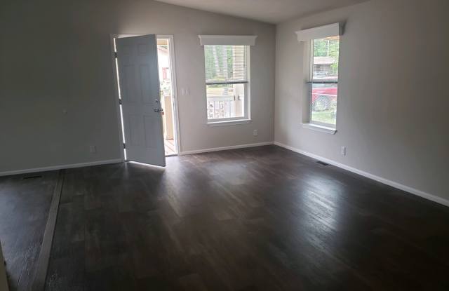 47719 Fairyglen -3 bedroom / 2 Bath in Oakridge