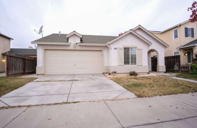 Spacious 3 Bed/2 Bath!