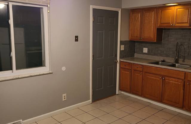 905 North Meadows CourtA