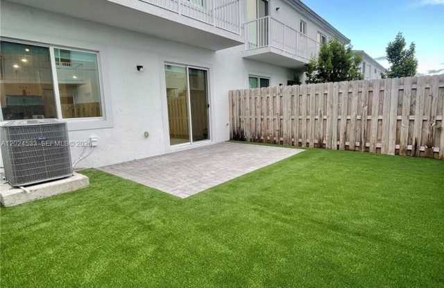 708 SE 13th Ct
