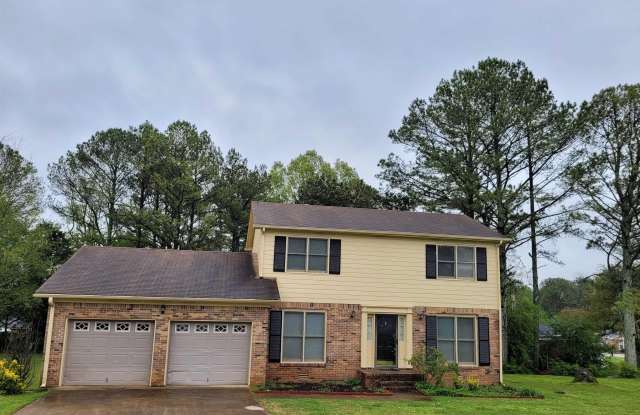 904 Lark Circle