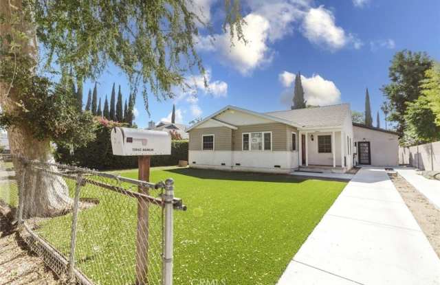 Photo of 13842 Hamlin Street