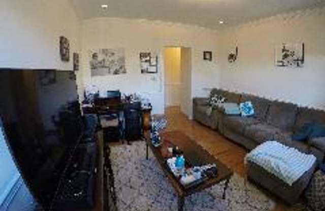 Awesome 1 bed in Allston….