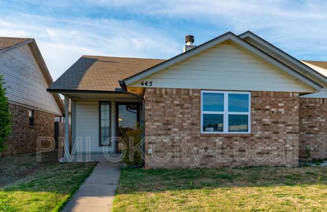 443 W Curtis Dr