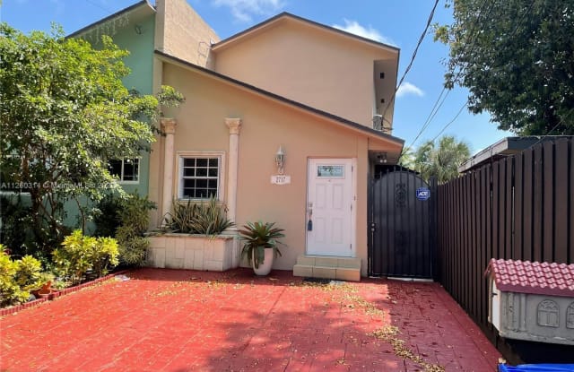 2717 SW 32nd Ave - 2717 Southwest 32nd Avenue, Miami, FL 33133