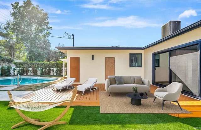 Photo of 19434 Calvert Street