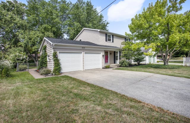 2019 Edgewood Avenue SE - 2019 Edgewood Avenue Southeast, Grand Rapids, MI 49546