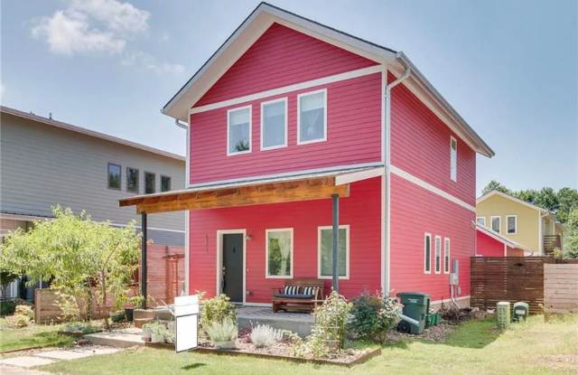Modern With a Traditional Twist - 2 Bed House Fayetteville (Pre Leasing for July 2025)