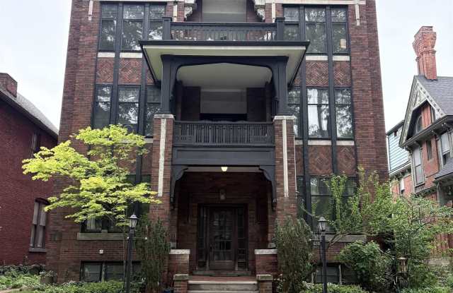 659 W Canfield Street
