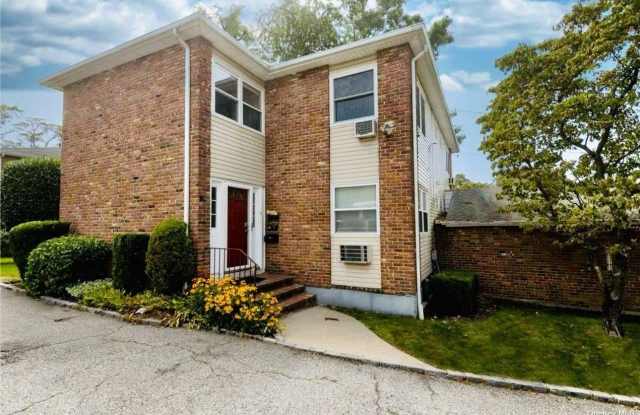 136 Manhasset Avenue