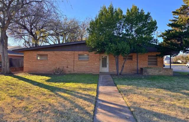 Photo of Adorable Mid Century Modern home on a corner lot!
