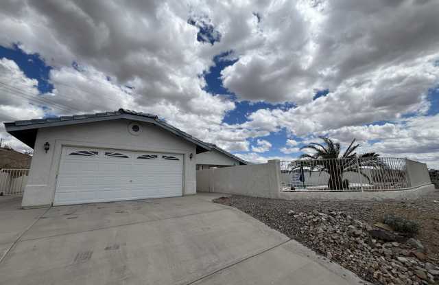 1210 Palmas Dr